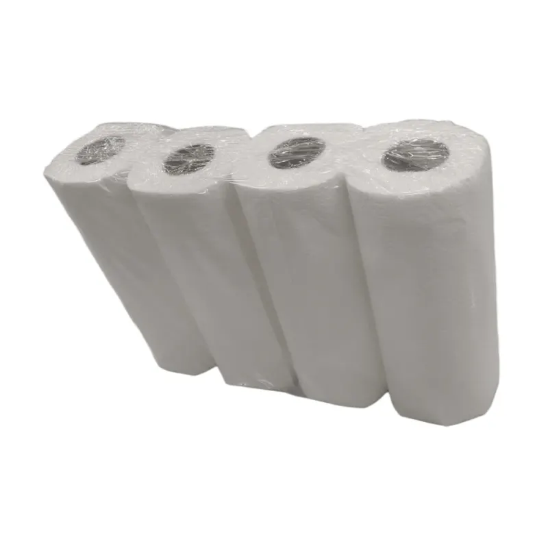 Vier weiße Küchenrolle 3lagig von CUP UP d.o.o., in klarer Kunststoffverpackung, fotografiert vor einem schlichten weißen Hintergrund. Produkt: 4 Rollen, Karton (8 Packungen).