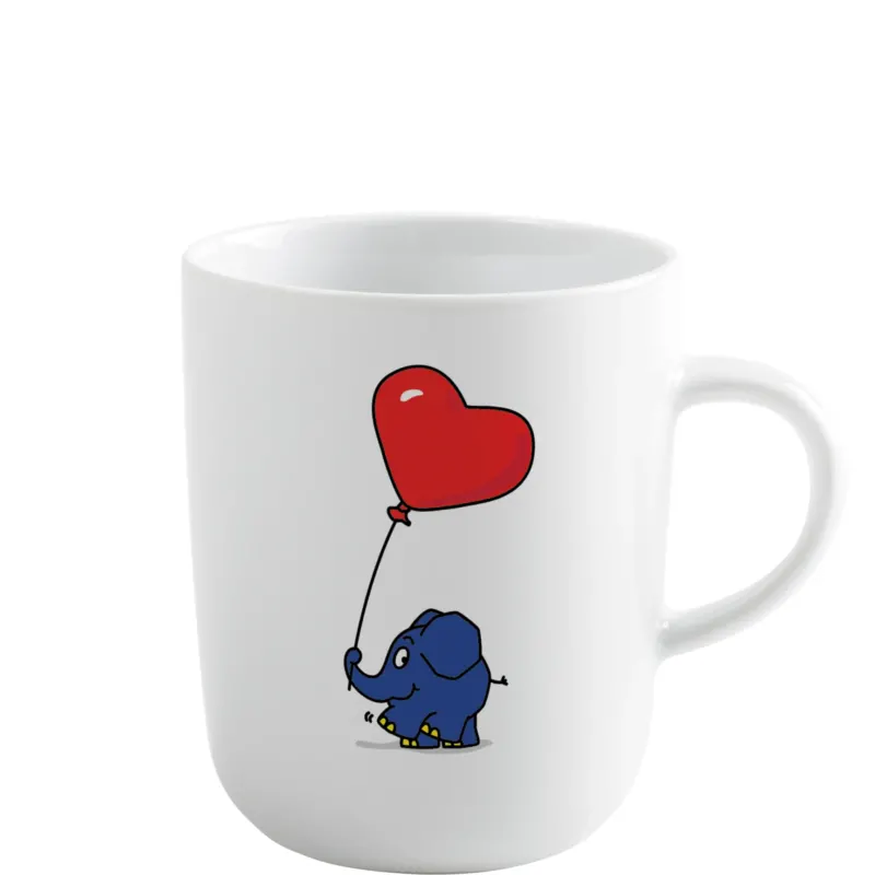 Weiße Tasse mit einem bunten, cartoonhaften Elefanten, der mit seinem Rüssel einen roten Herzluftballon hält. Der Elefant ist blau und lächelt, wodurch eine fröhliche und verspielte Stimmung entsteht. Die Tasse hat eine runde Form und einen ergonomischen Griff.