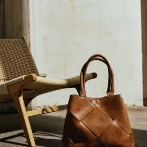Exklusive handgeflochtene Schultertasche - Cognac