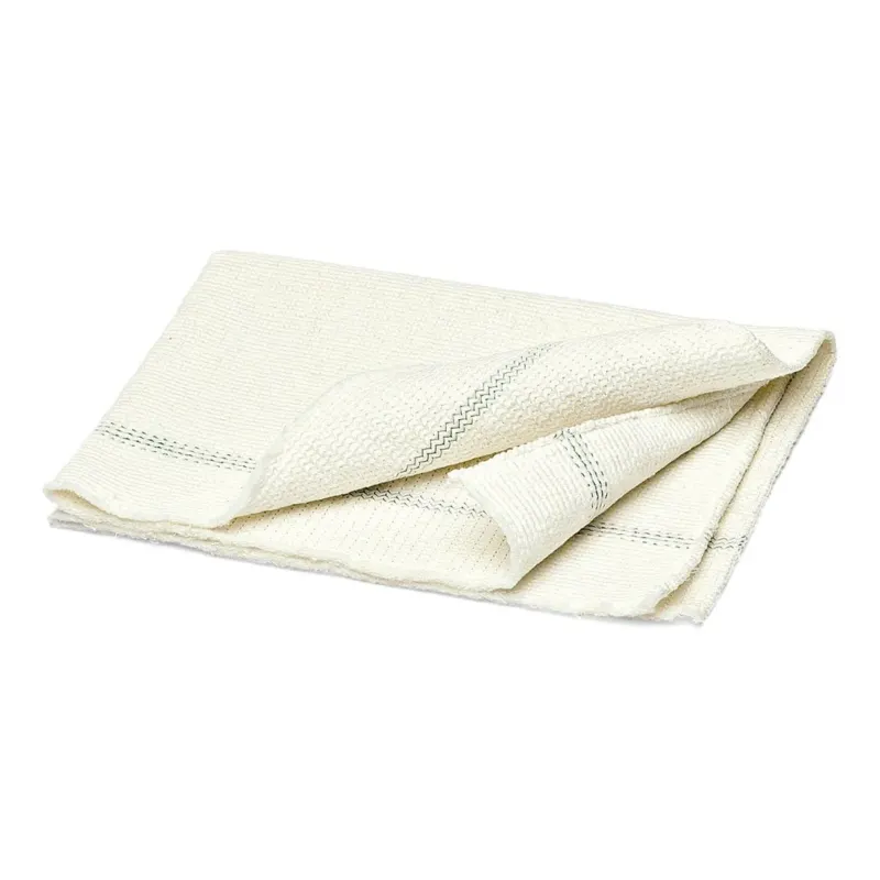 Das Nölle Profi Brush Bodentuch 70 x 50 cm von Nölle Profi Brush Bürsten- & Pinseltechnik e.K. ist ein gefaltetes, cremefarbenes Reinigungstuch mit leichten grünen Streifen auf weißem Hintergrund.