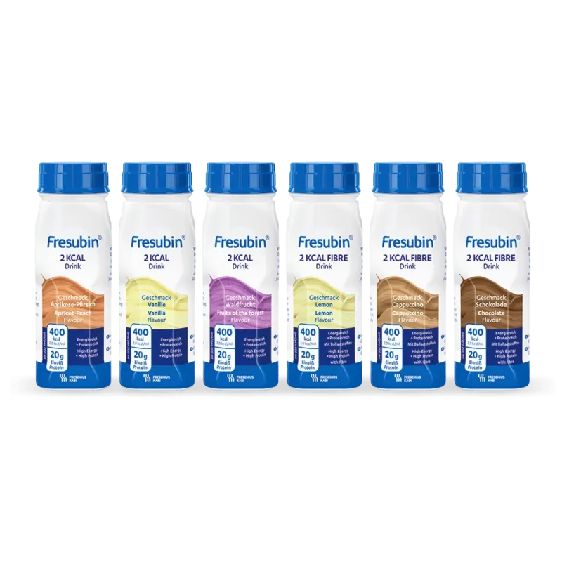 Fresubin 2 kcal/Ballaststoff-Getränk Mischkarton 200 ml (6er-Pack) von Fresenius Kabi Deutschland GmbH enthält sechs Geschmacksrichtungen, jede Flasche mit 400 kcal und 20 g Eiweiß, blauer Verschluss/Etikett. Geschmacksrichtungen: Kaffee, Vanille, Frucht, Zitrone, Cappuccino, Schokolade.