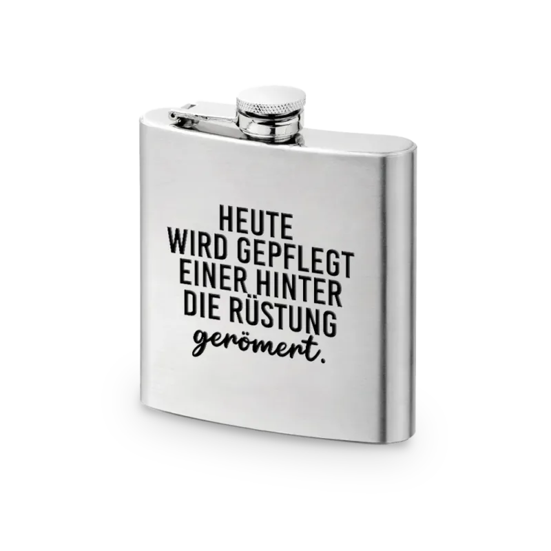 Hinter die Rüstung gerömert - Flachmann