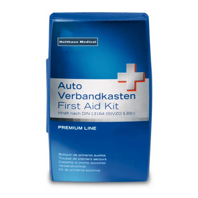 Eine blau-weiße Box mit der Aufschrift „Holthaus Premium Erste-Hilfe-Set | Packung (1 Stück)“ weist auf seine temperaturbeständige und bruchsichere Beschaffenheit hin. Ein zusätzlicher mehrsprachiger Text informiert über den Inhalt und die Einhaltung der DIN 13164 (StVZO §35h). In der oberen linken Ecke steht der Markenname „Holthaus Medical GmbH & Co. KG“.