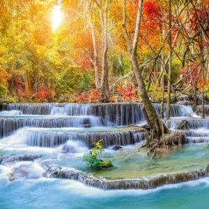 Küchenrückwand-Wasserfall im Wald Thailand Nationalparks