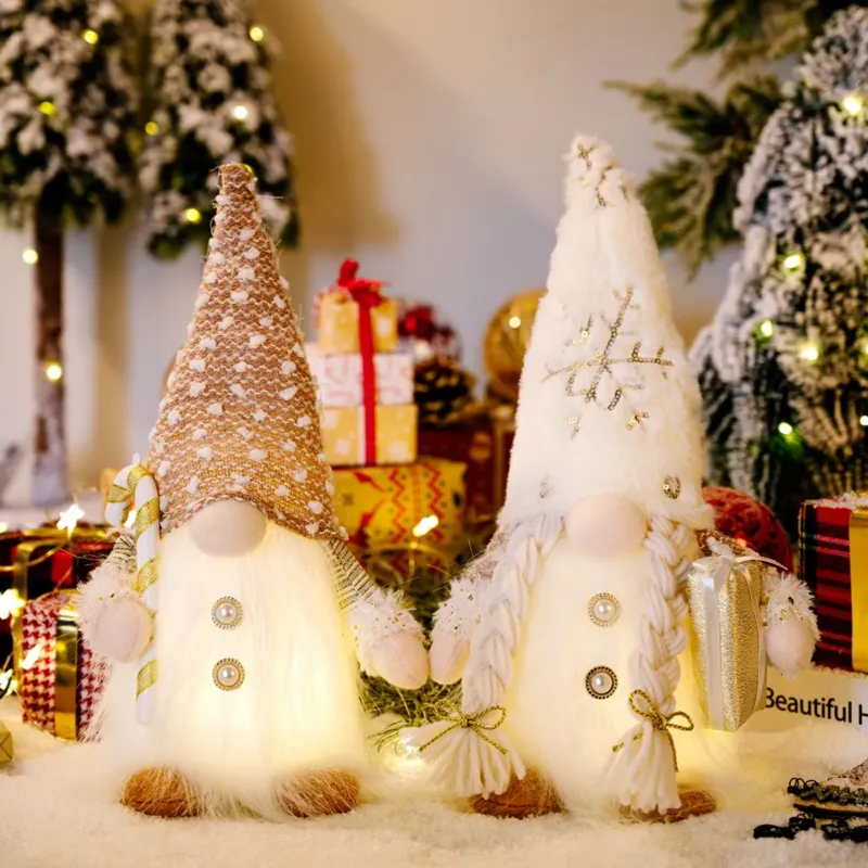 Gesichtslose Wichtelpuppe für das Weihnachtshaus