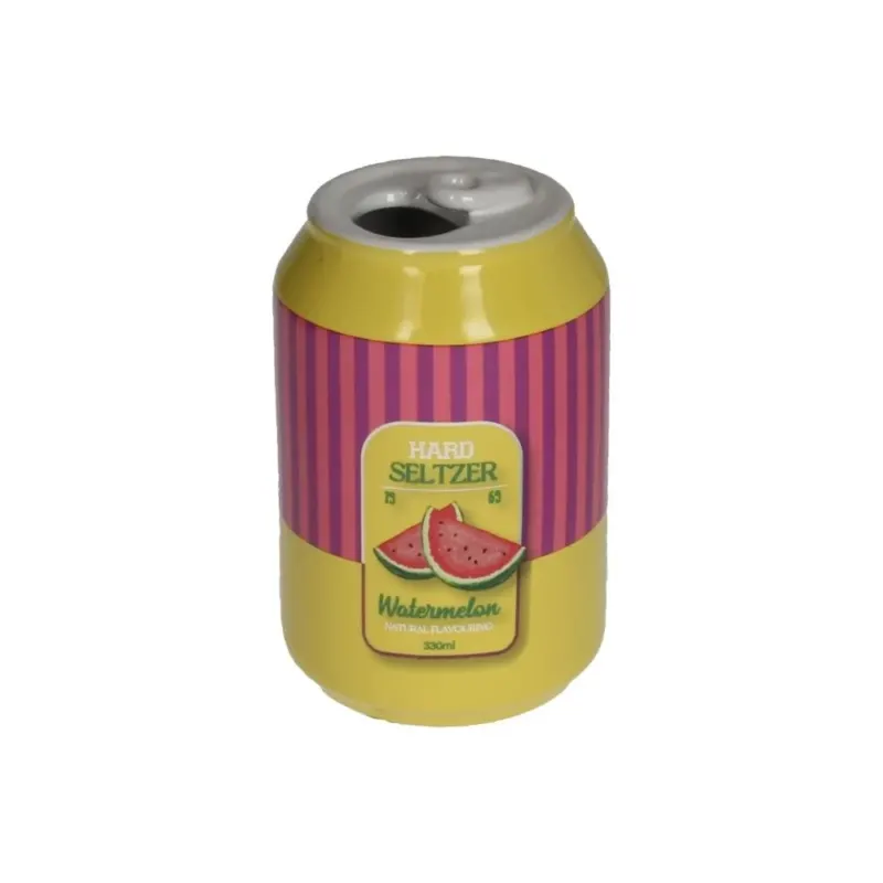 Dekovase aus Keramik in Form einer Limonadendose, Gelber Hintergrund, Rot und Lila gestreifter mittiger Teil, vorne Retro Etikett mit grüner und weißer Aufschrift: "Hard Seltzer, 1969, Watermelon, Natural Flavoring, 330ml", Wassermelonen Motiv in Mitte