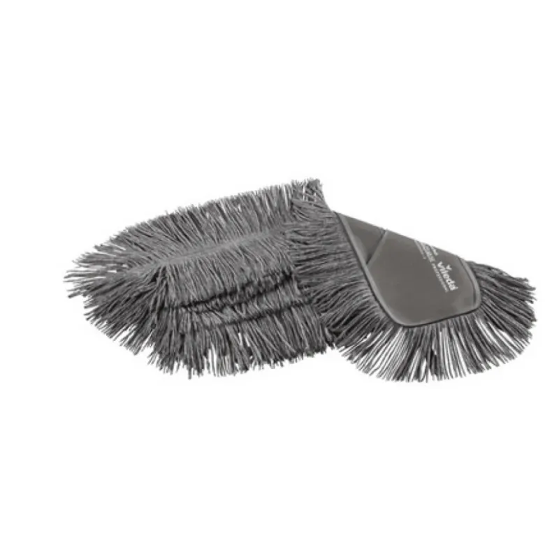 Der Professional Wischmop Swep Single r-MicroTechmop - 50 cm der Vileda GmbH verfügt über einen grauen Mikrofaser-Reinigungshandschuh aus recycelten Materialien mit langen, weichen Fasern in gefalteter Position.