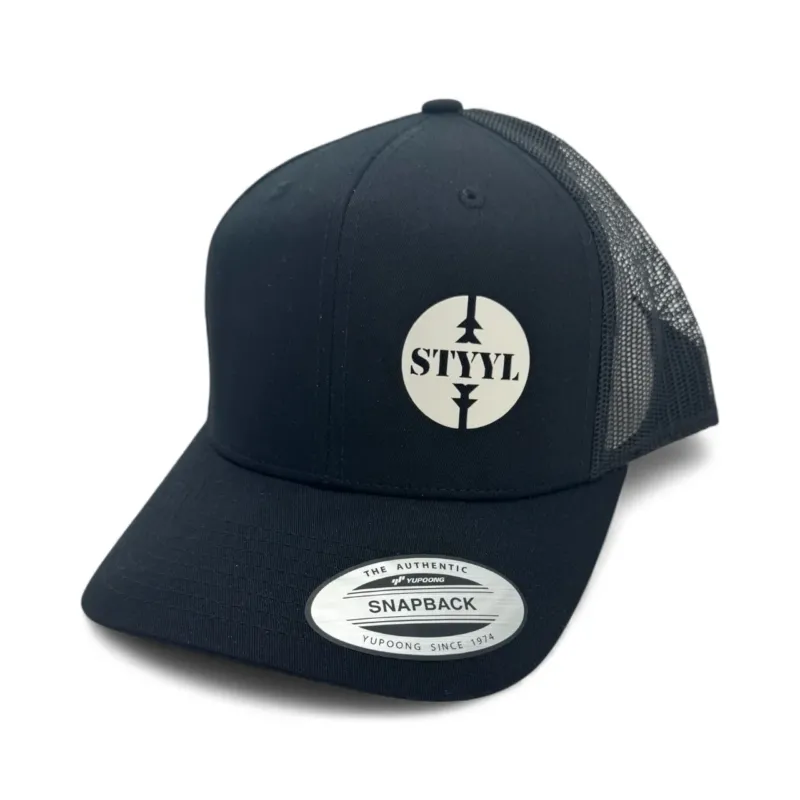 STYYL Trucker Cap – schwarz, atmungsaktiv und mit 3D-Logo