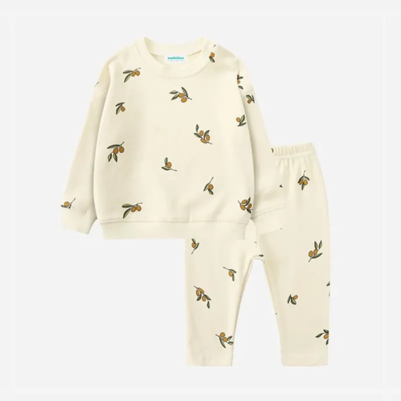 Anzug Shirt und Hose mit süßem Olivenprint