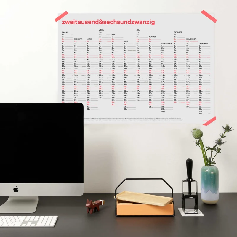 zweitausend&sechsundzwanzig - JAHRES-WANDKALENDER 2026 - Neon-Korall Schwarz Gold - A1 84×59 cm | rikiki